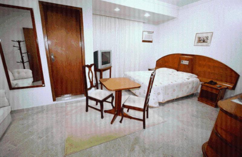 Cristal Executive Hotel Francisco Beltrão Camera foto